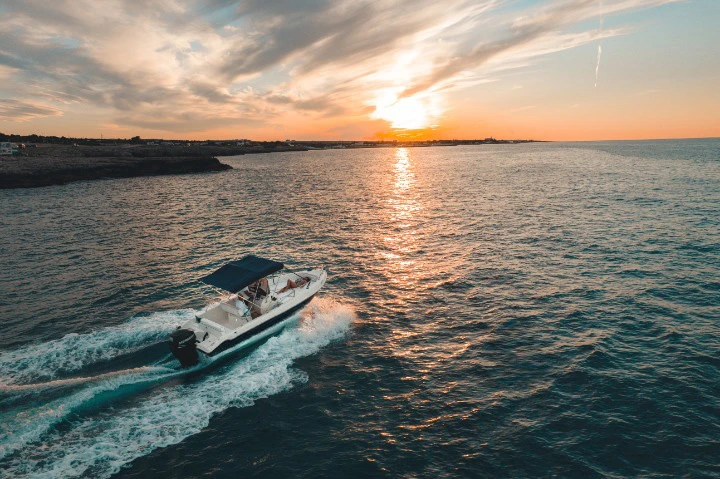 Motorboat for rent Monopoli at the best price