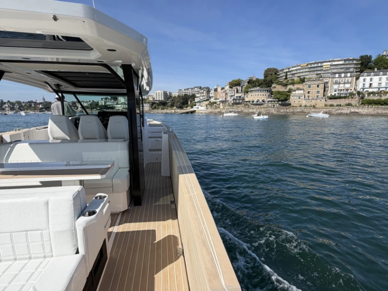 Saxdor SAXDOR 400 GTS in Dinard on SamBoat