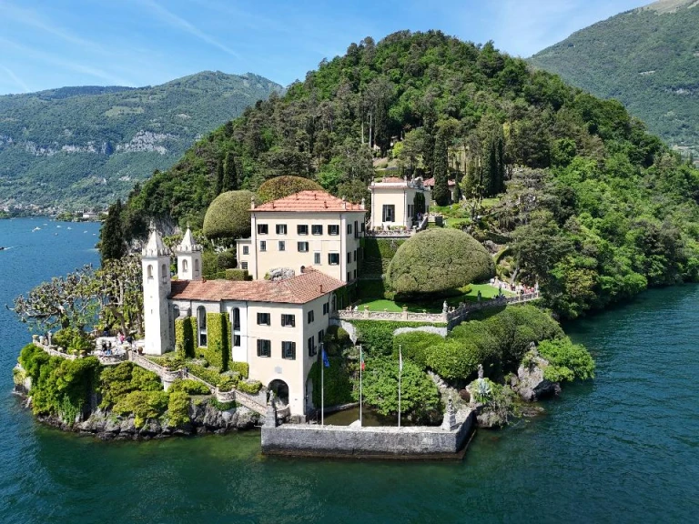 Motorboat for rent Como (City) at the best price