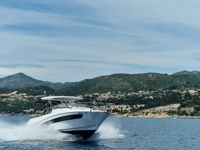 Bareboat Rental Motorboat Jeanneau with a boat licence