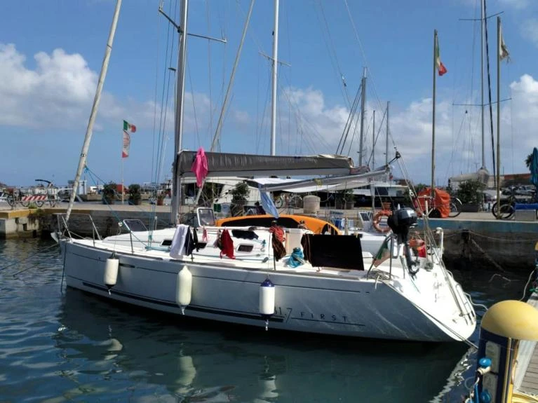 Sailboat for rent Marsala at the best price