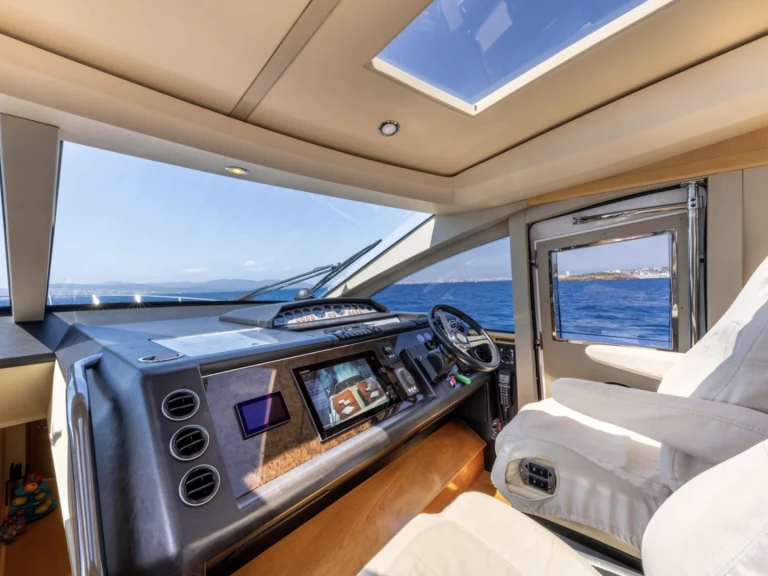 Yacht charter Saint-Tropez cheap Princess V70