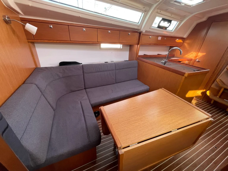 Rent a Bavaria Cruiser 37 Punta Ala
