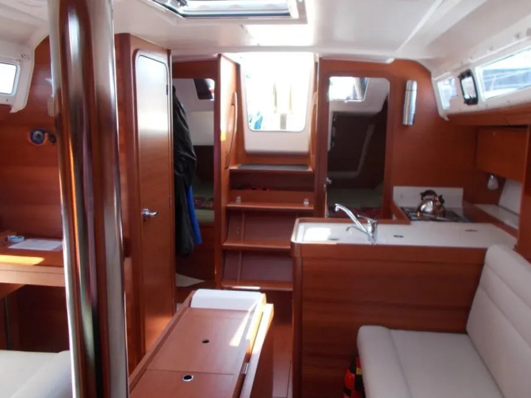Yacht charter Marsala cheap Dufour 350