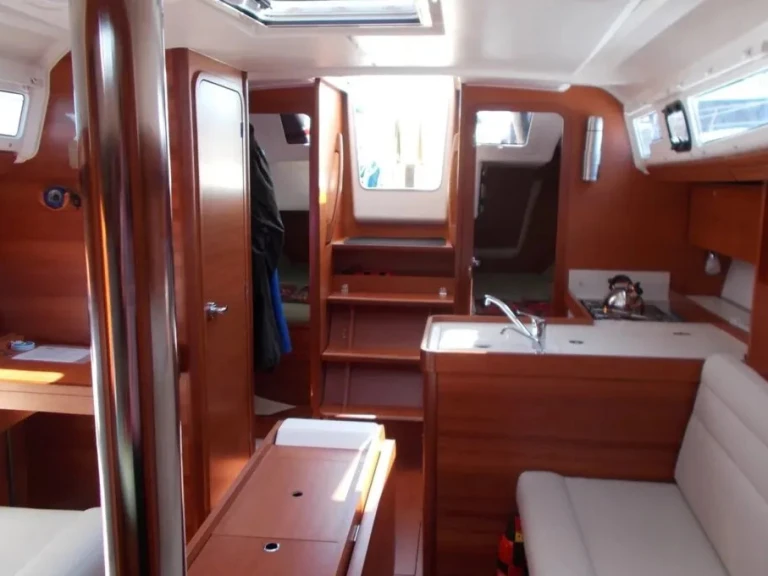 Yacht charter Marsala cheap Dufour 350
