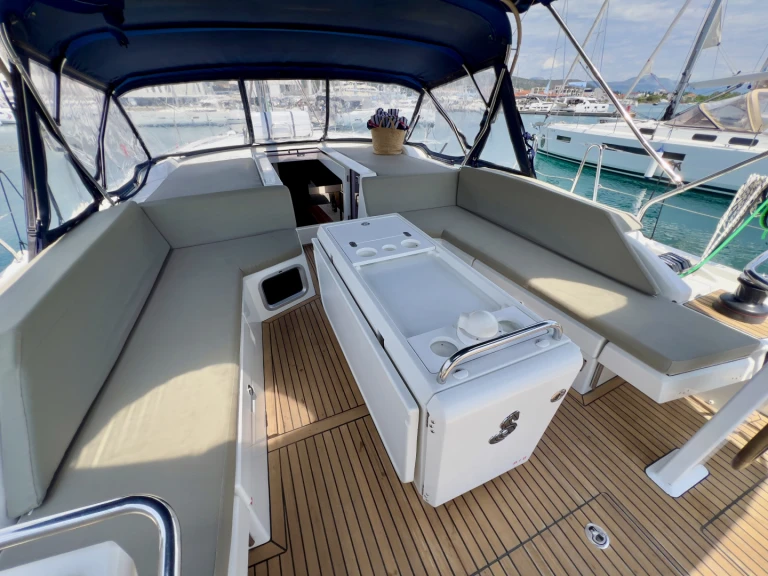 Bénéteau Oceanis 51.1 in Seget Donji on SamBoat