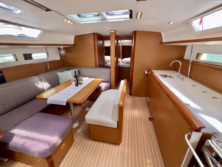 Sailboat for rent Seget Donji at the best price