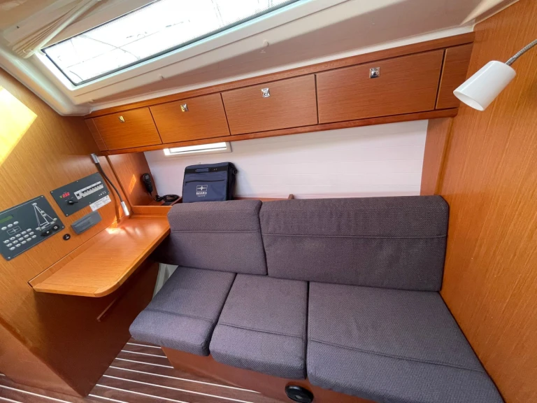 Boat rental Bavaria Cruiser 37 in Punta Ala on Samboat