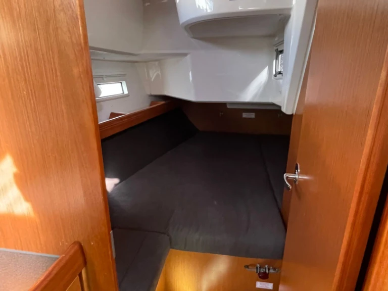 Bareboat Rental Sailboat Bavaria with a boat licence