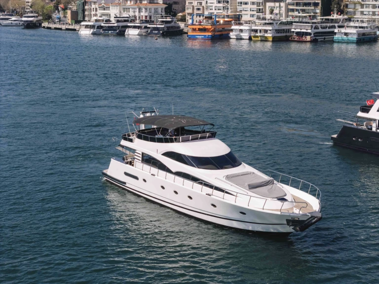Bareboat Rental Luxury Yacht Custom Made with a boat licence
