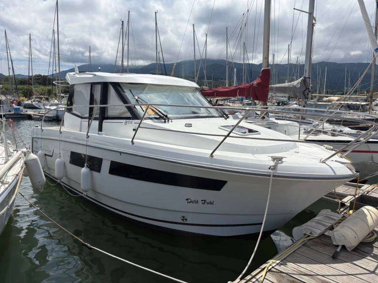 Jeanneau Merry Fisher 855 in Argelès-sur-Mer on SamBoat