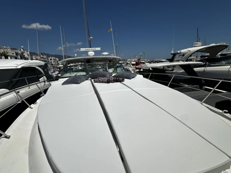 Boat rental Sea Ray Sea Ray 370 Sundancer in Marbella on Samboat