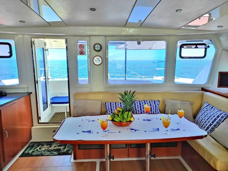 Rent a Leopard Leopard 44 Nosy Be