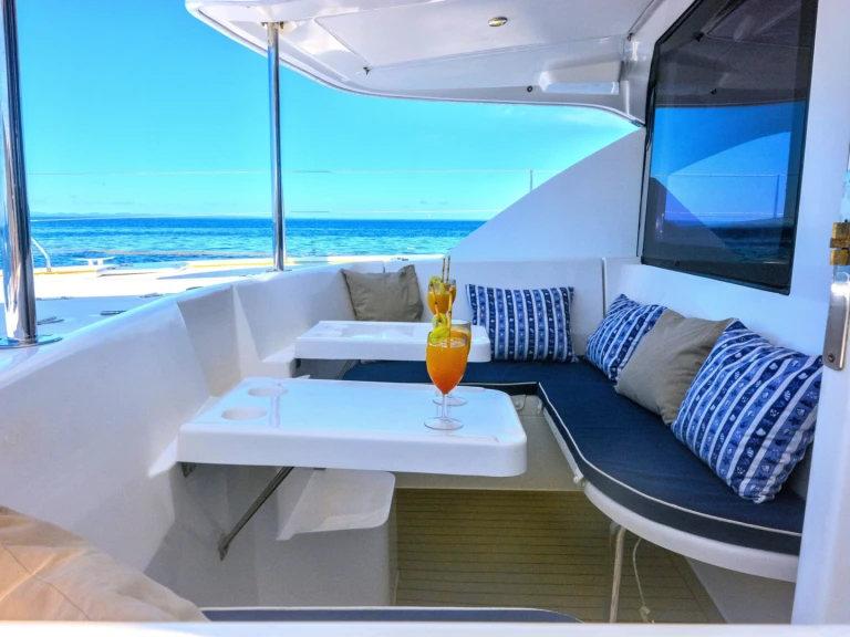 Yacht charter Nosy Be cheap Leopard 44