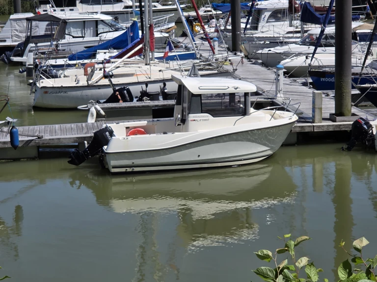 Rent a Quicksilver Captur 555 Pilothouse Saint-Valery-sur-Somme