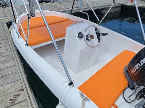 Stable 415 in Alicante on SamBoat