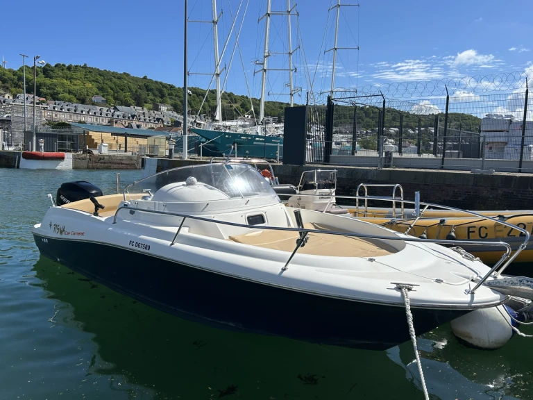 Boat rental Jeanneau Cap Camarat 7.15 WA in Fécamp on Samboat