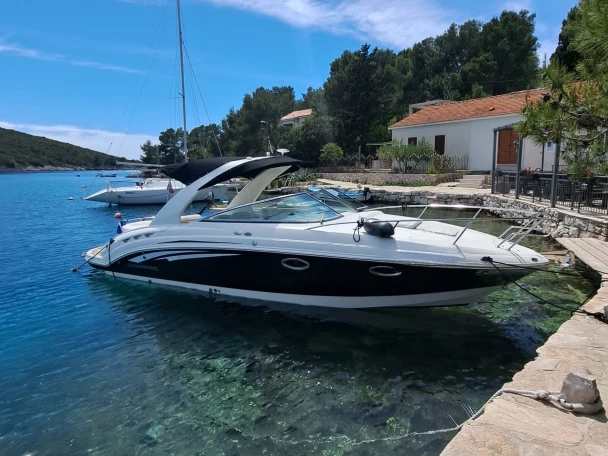 Bareboat Rental Motorboat Chaparral with a boat licence