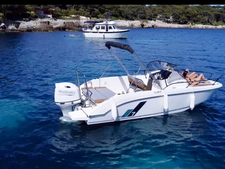 Bareboat Rental Motorboat Bénéteau with a boat licence