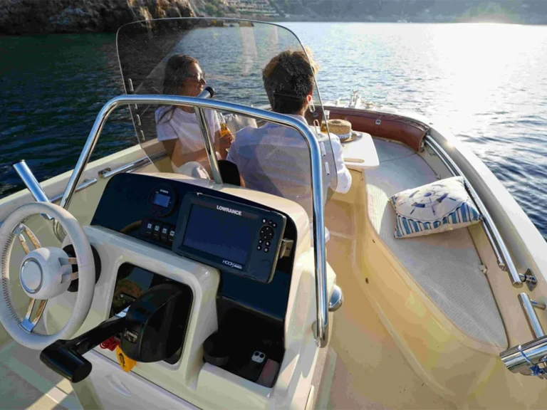 Motorboat rental with or without captain Invictus  Marina de Palamós