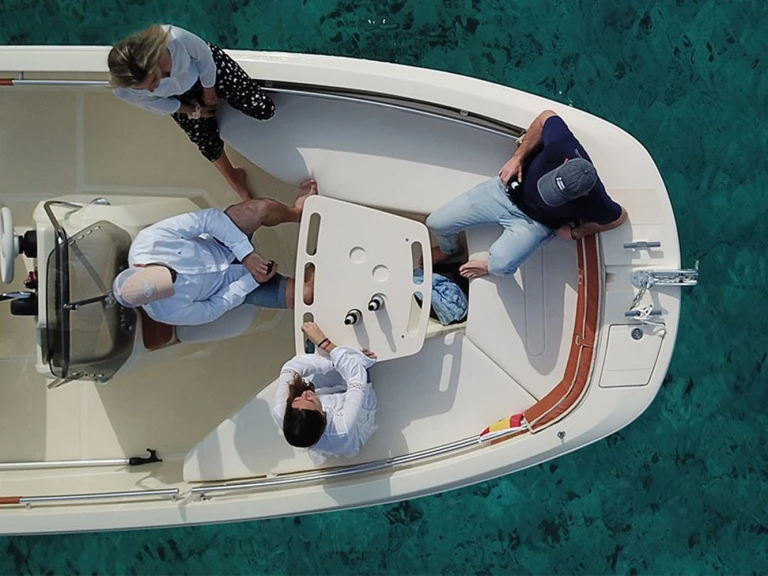 Invictus  Invictus 190 FX charter bareboat or captained in  Marina de Palamós