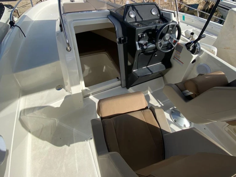 Motorboat rental in Club Nàutic Ca'n Picafort - Quicksilver Quicksilver 605 Sundeck
