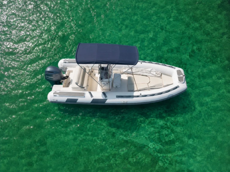 Motorboat for rent Can Picafort at the best price