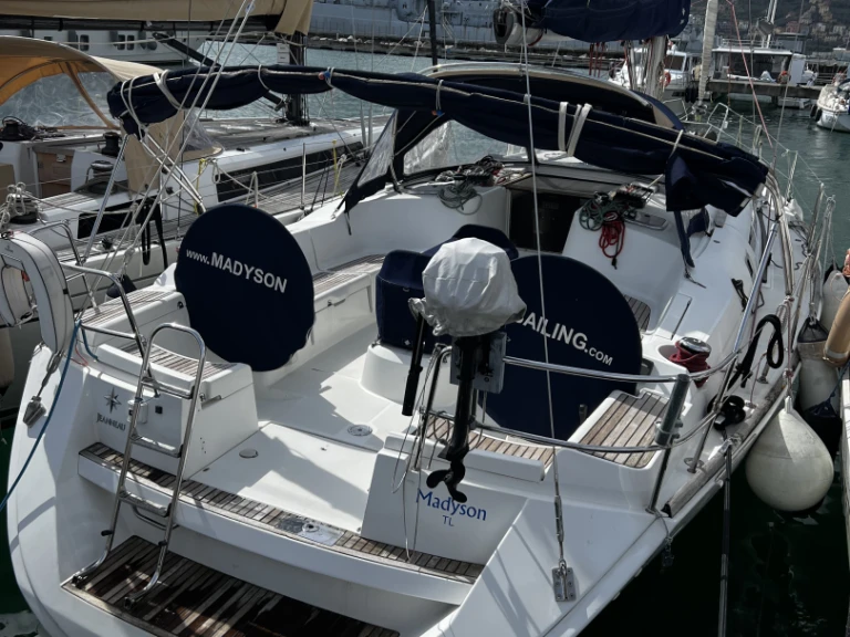 Rent a Jeanneau Sun Odyssey 44i La Spezia