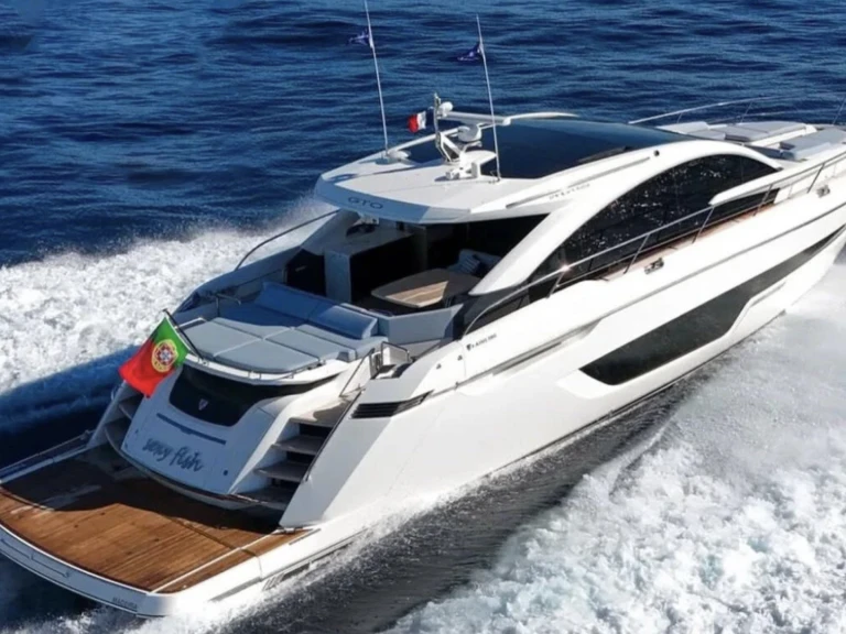 Bareboat Rental Luxury Yacht Fairline with a boat licence