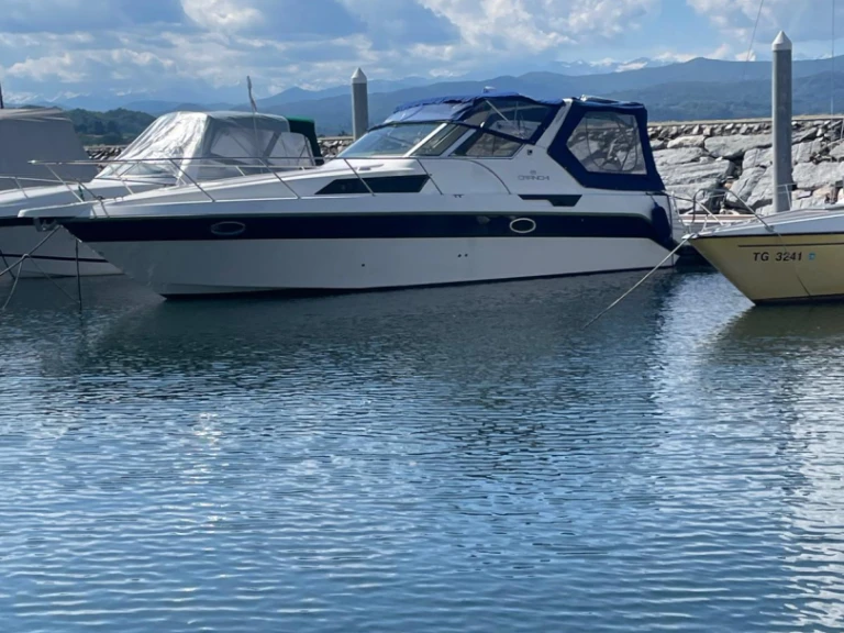Yacht charter Castelletto sopra Ticino cheap Cranchi 32 Cruiser