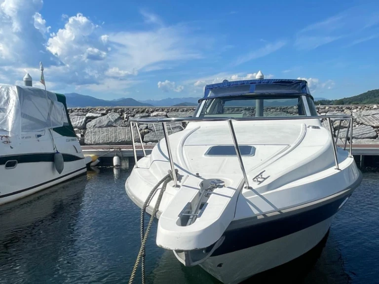 Bareboat Rental Motorboat Cranchi with a boat licence