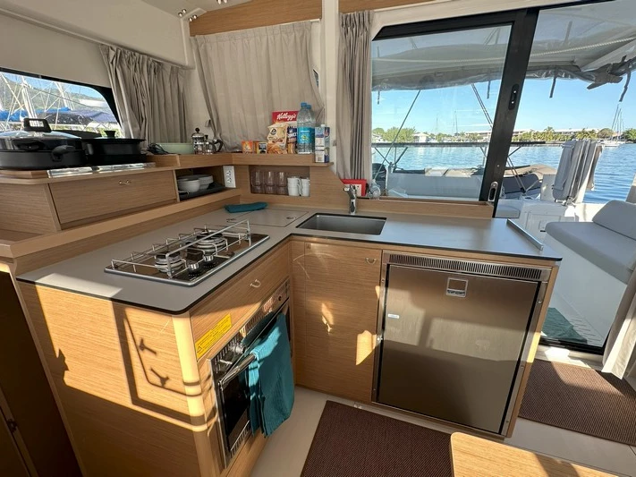 Yacht charter Papeete cheap Excess 11