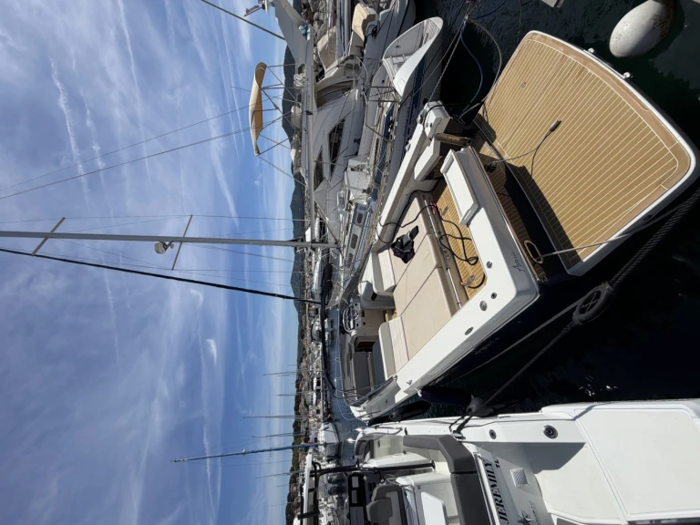 Bareboat Rental Motorboat ASTERIE with a boat licence