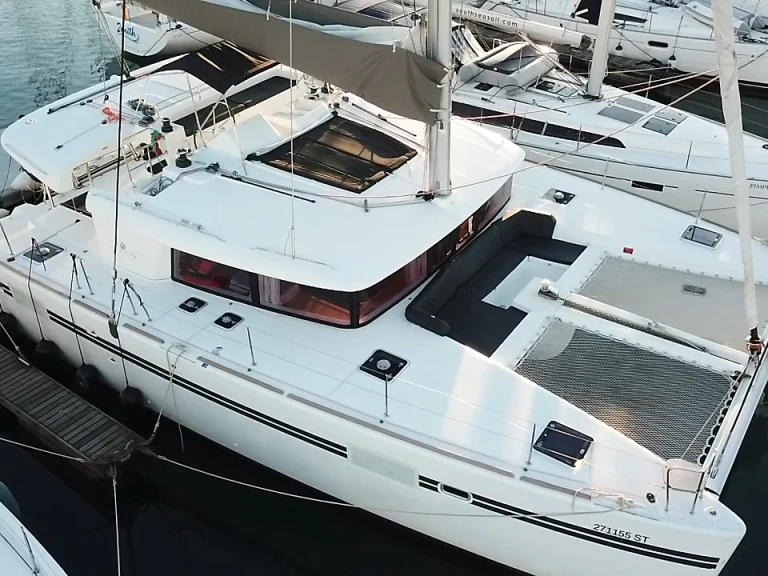 Rent a Lagoon Lagoon 450 F Lávrio