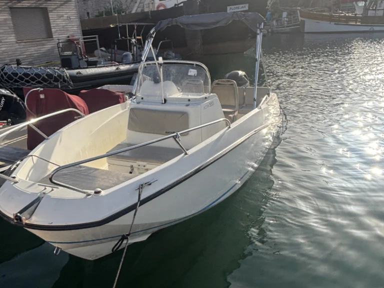 Rent a Quicksilver Activ 555 Open Marseille