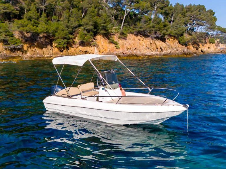 Rent a Capelli Cap 520 Open Port de Bormes-les-Mimosas