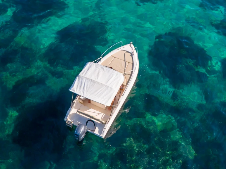 Motorboat rental with or without captain Capelli Port de Bormes-les-Mimosas