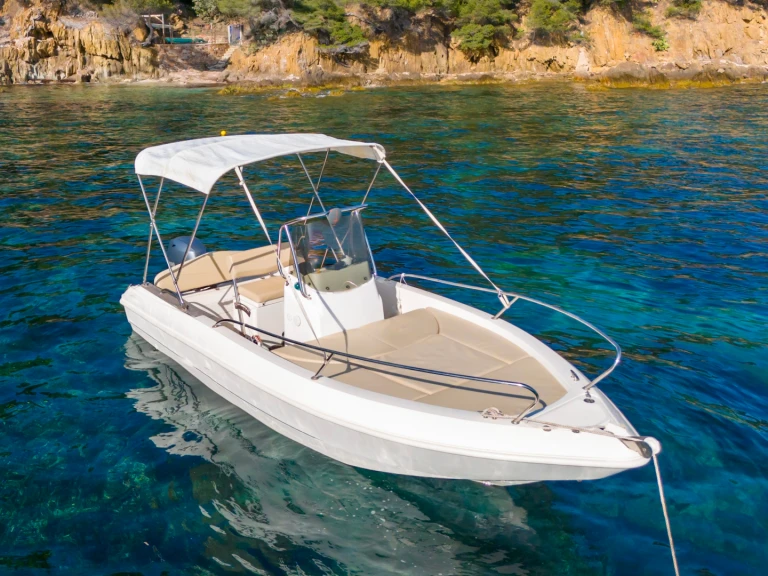 Bareboat Rental Motorboat Capelli with a boat licence