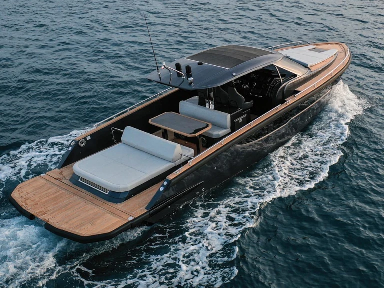 Bareboat Rental Luxury Yacht Focus with a boat licence