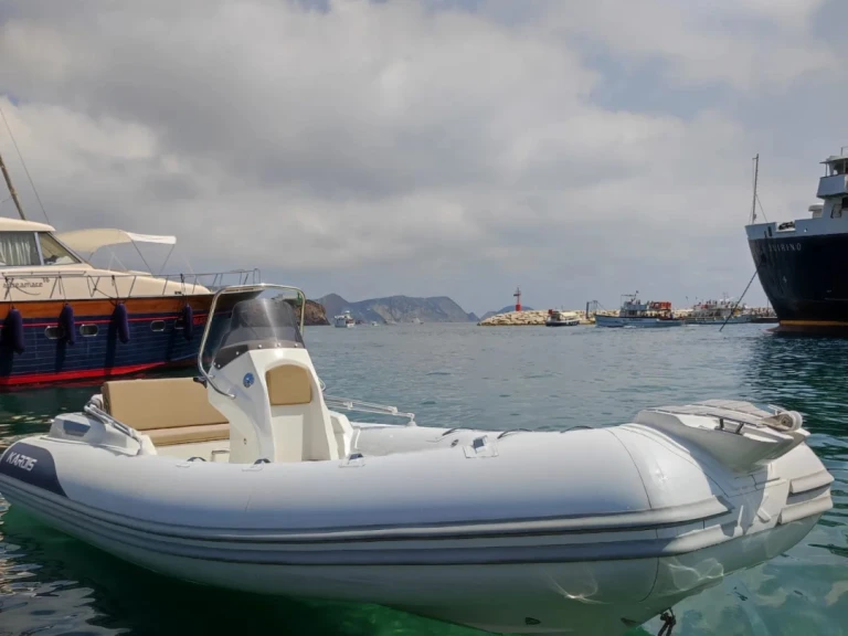 Bareboat Rental RIB Kardis with a boat licence