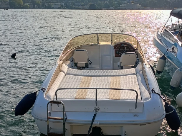 Bareboat Rental Motorboat Rio with a boat licence