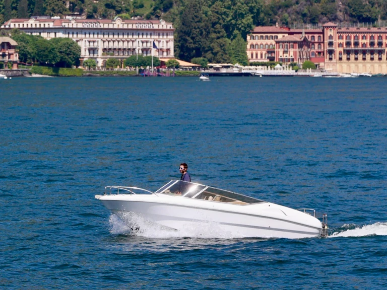 Motorboat for rent Como (City) at the best price