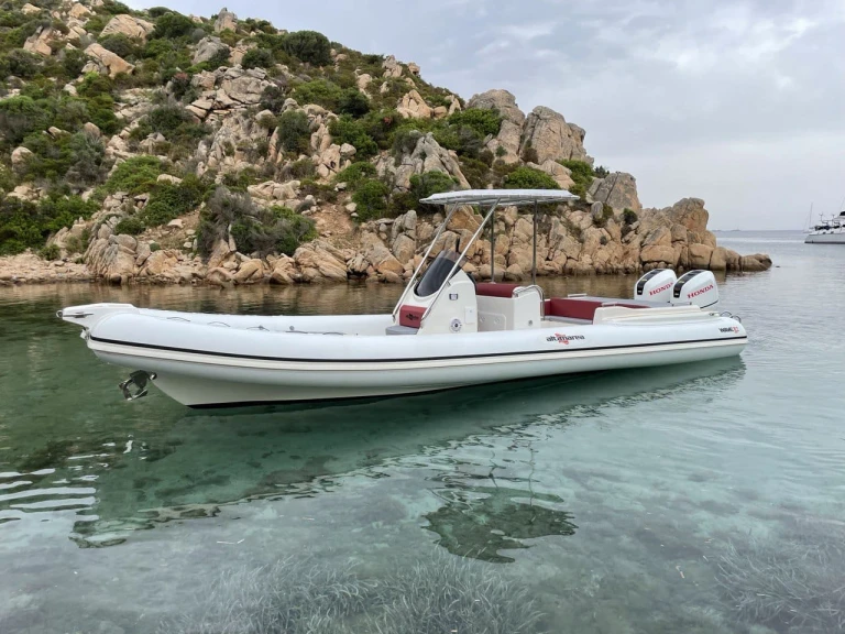 Rent a Altamarea Altamarea Wave 27 GT Cannigione
