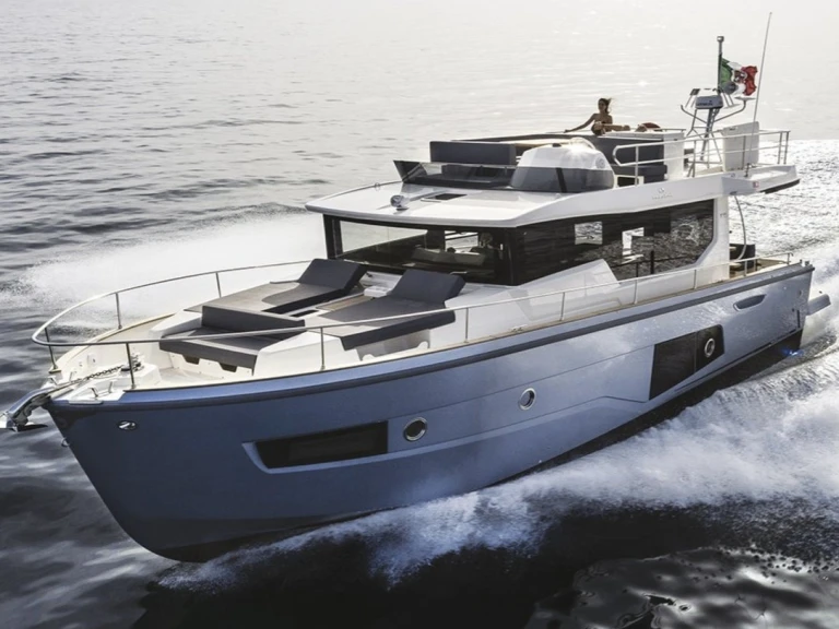 Motorboat rental with or without captain Cranchi Cannigione