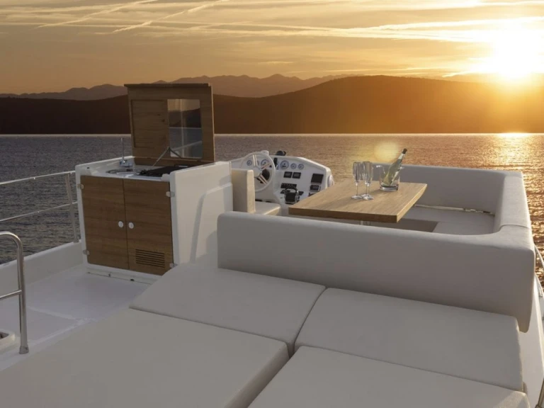 Bareboat Rental Motorboat Cranchi with a boat licence