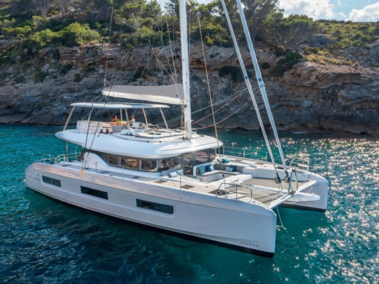 Boat rental Lagoon Lagoon 60 in Tivat on Samboat