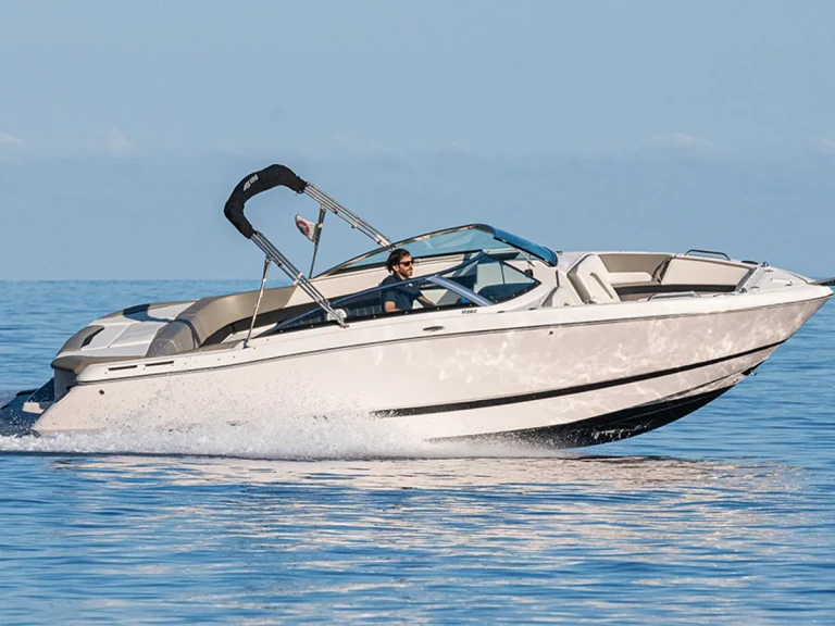 Bareboat Rental Motorboat Four Winns with a boat licence