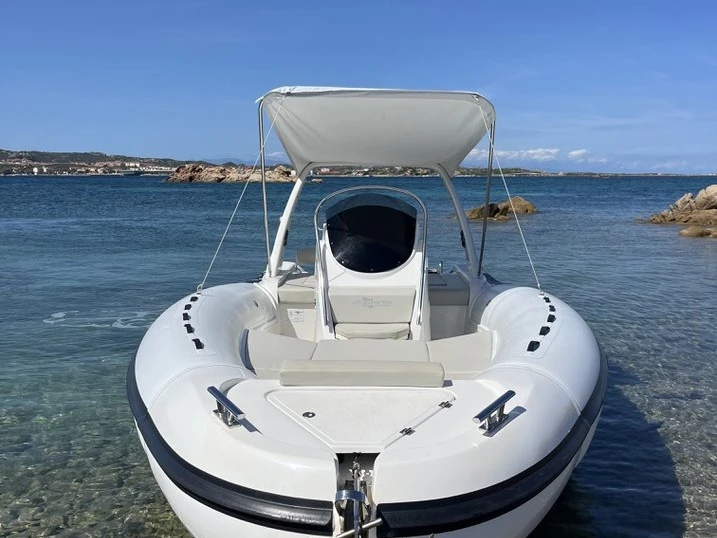Motorboat for rent Cannigione at the best price