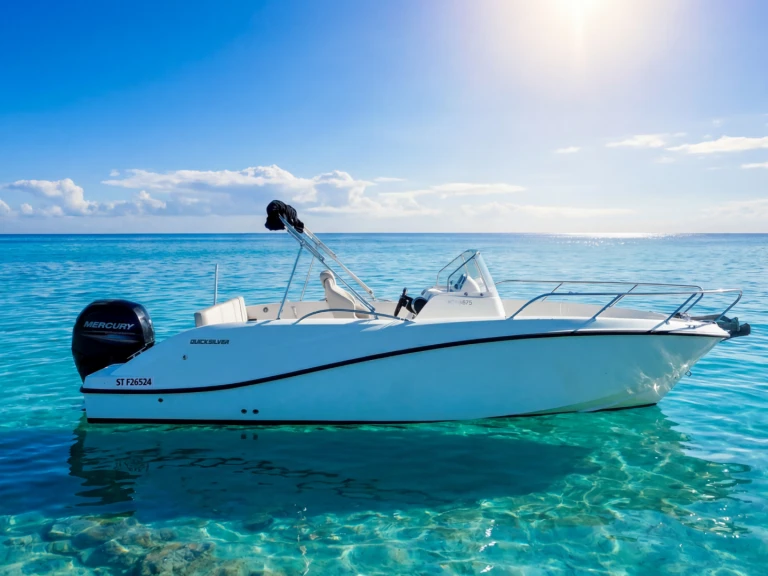 Bareboat Rental Motorboat Quicksilver with a boat licence