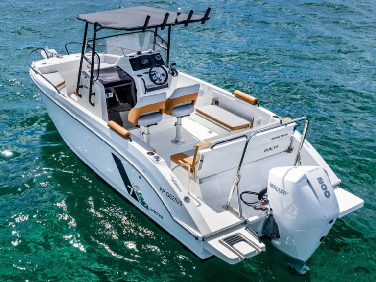 Motorboat rental with or without captain Bénéteau La Madrague